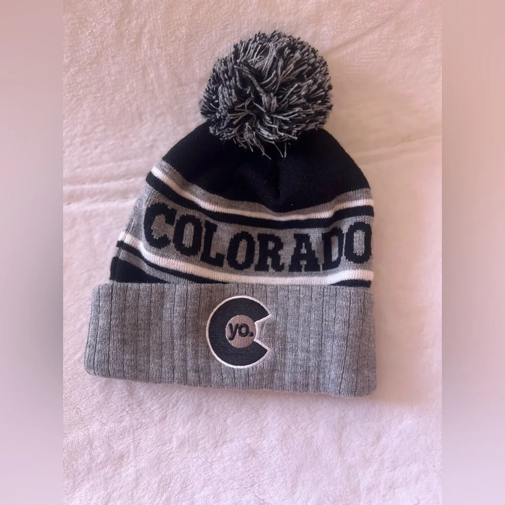 Gold Metal International Colorado knit beanie hat pom pom black size OS
